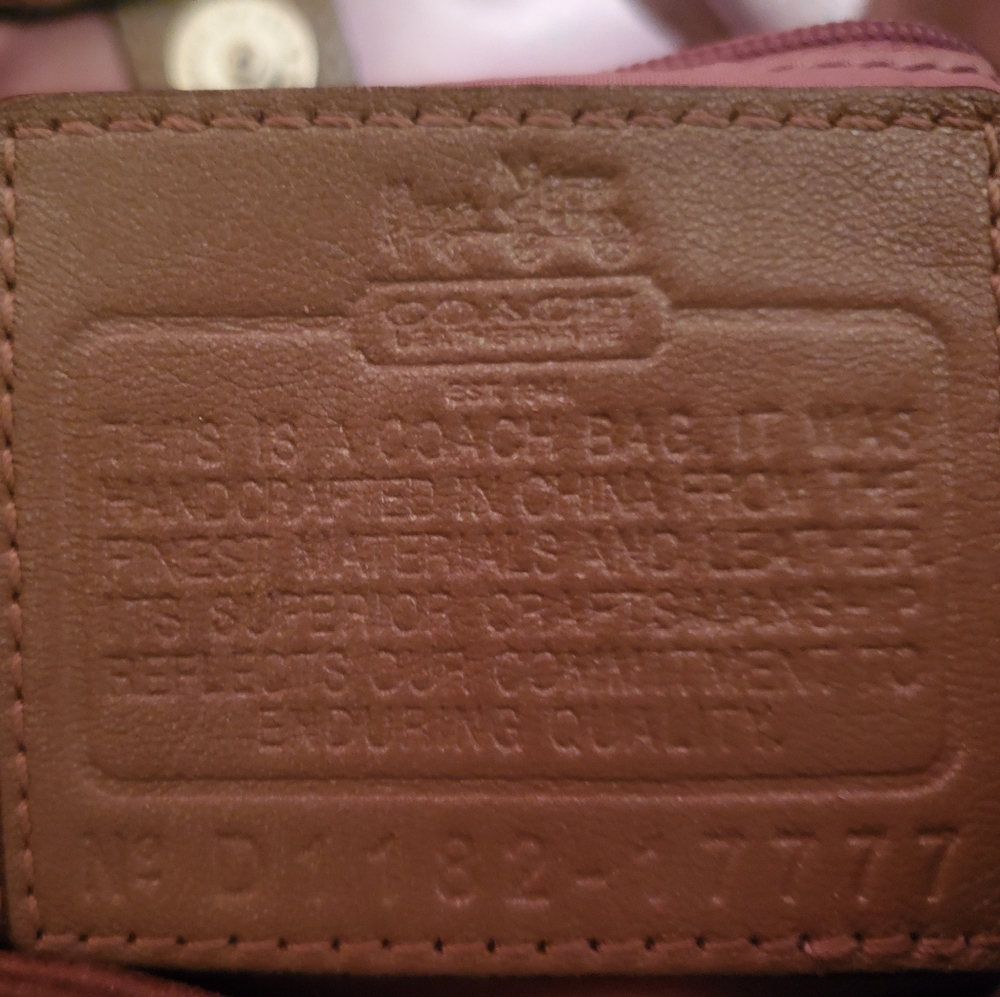 Handbag - Picture 2 of 8